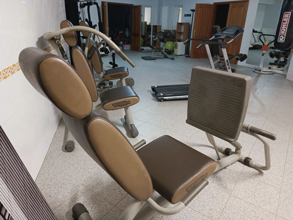 Ginásio Technogym com 9 máquinas