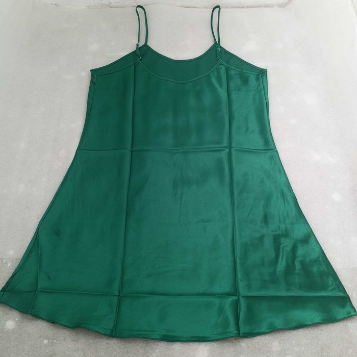 Женская ночная сорочка - приятный материал .