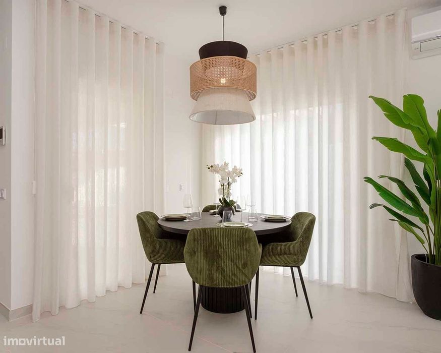 Moradia V3

3-bedroom townhouse