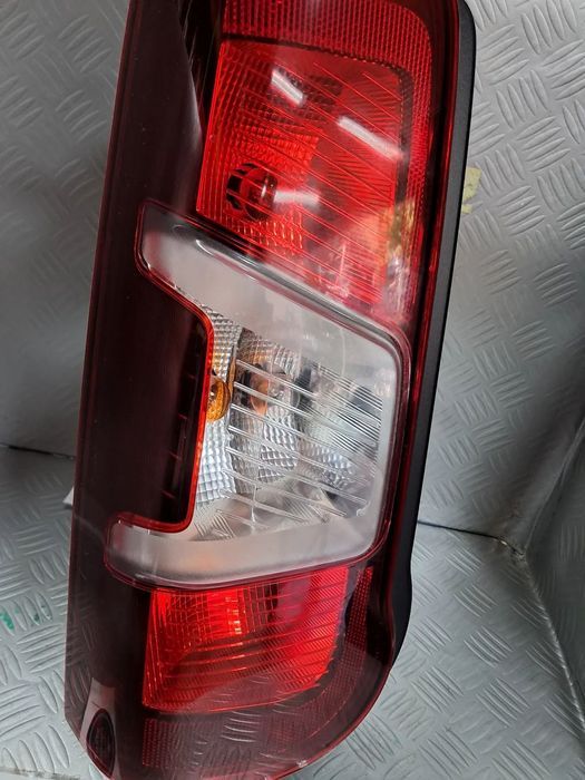 Farolim Esquerdo Peugeot Partner Berlingo Opel Combo 2019-2025