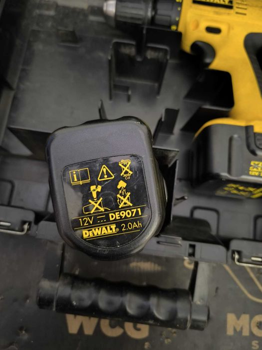 Aparafusadora/Furadora DeWALT DW912 12V XR2 + 2 Baterias + Mala