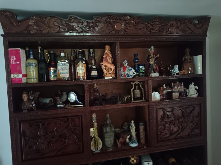 Móvel de sala oriental em madeira