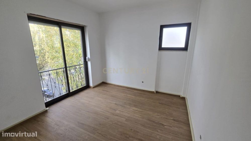 Apartamento T4 para Arrendamento – Bairro do Liceu, Setúbal Totalmente