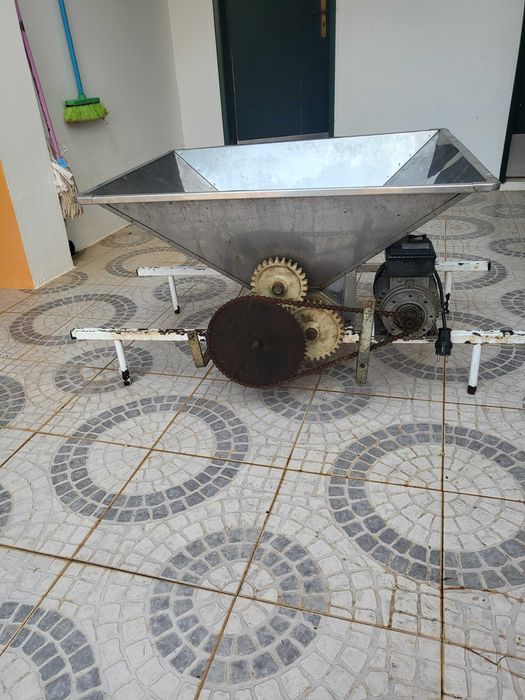 Esmagador de uvas electrico