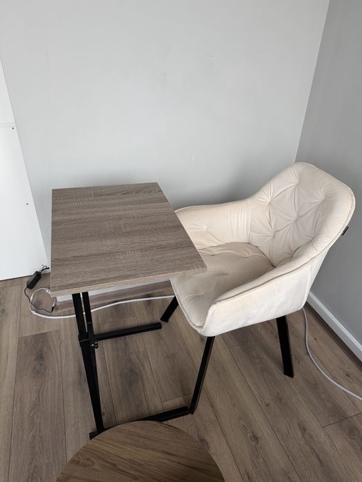 Стіл для ноутбуду