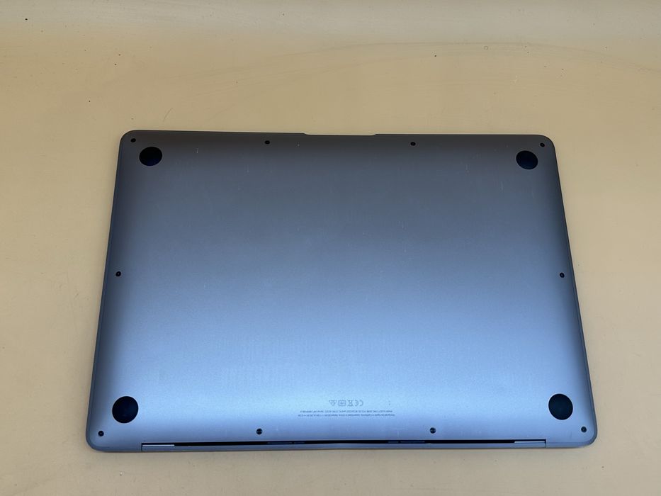 Macbook air m1 2020  256 gb ssd 8gb ! Всього 76 циклів
