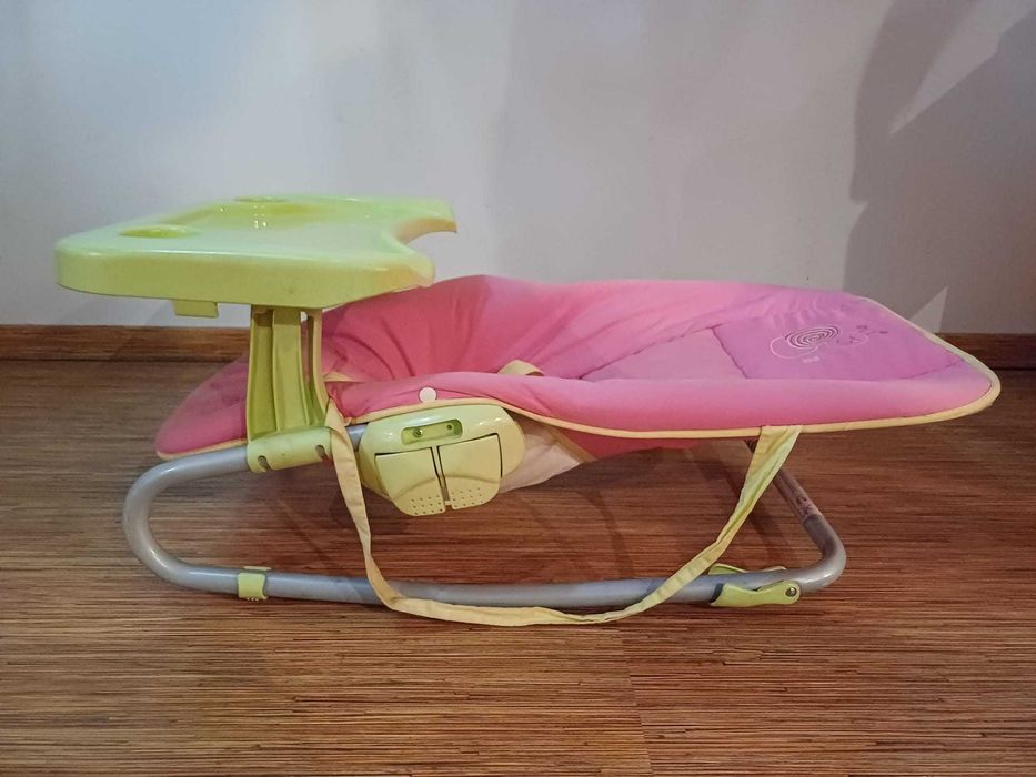 "Cadeira"-Espreguiçadeira para bebé. Preço: 28 euros.