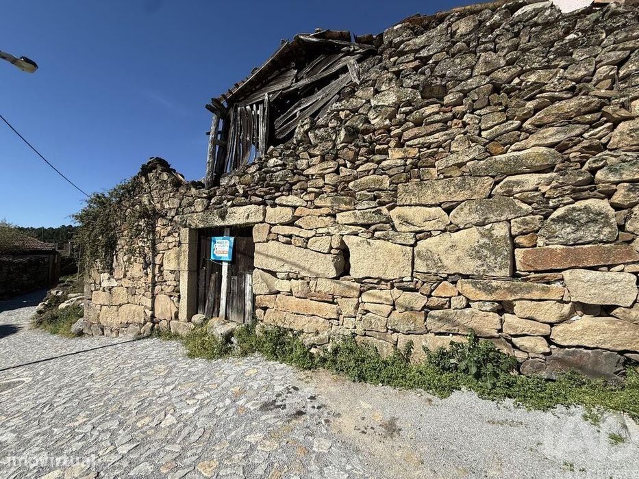 Casa de Campo em Adoufe e Vilarinho de Samardã de 90,00 m2