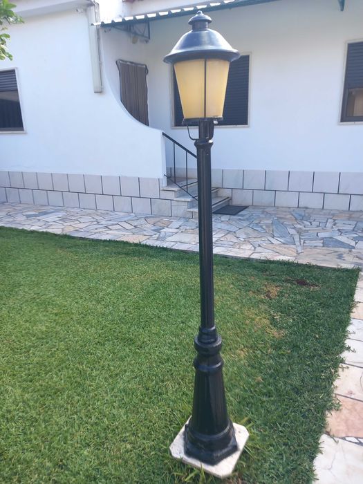 Candeeiro de Pé para Jardim em alumínio fundido / Lanterna Exterior Clássica