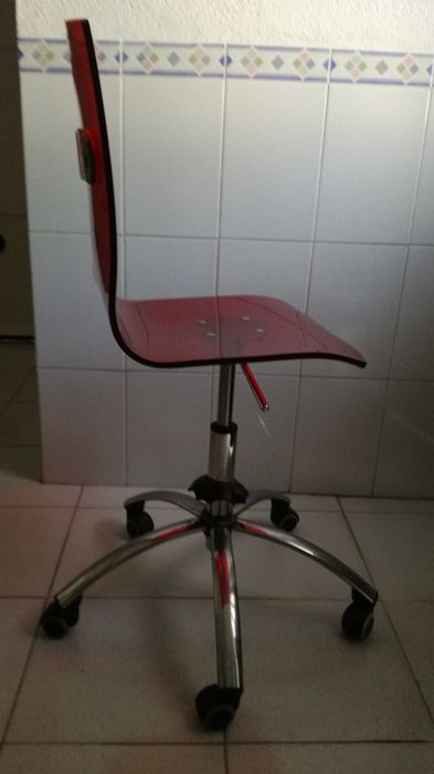 Cadeira acrílica de secretária
