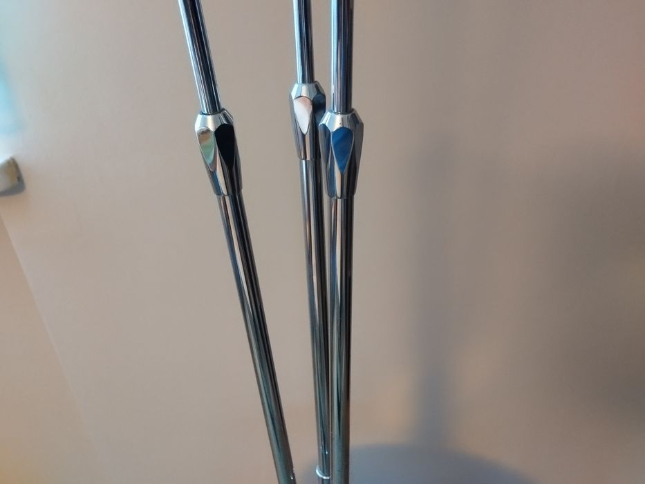 Lampa podłogowa z blatem