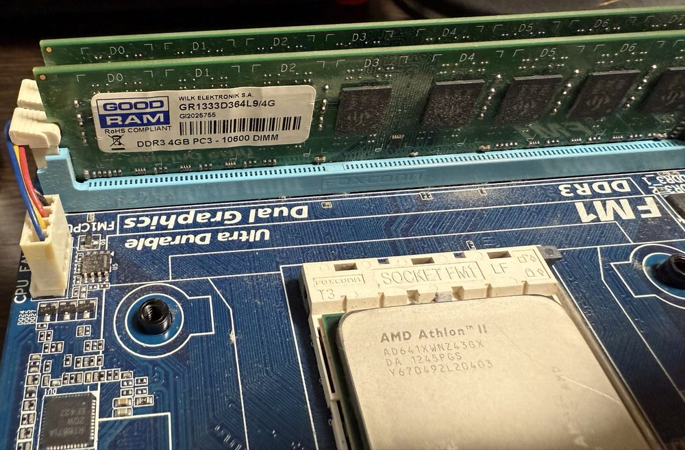 Материнська плата Gigabyte + процесор + ОЗУ