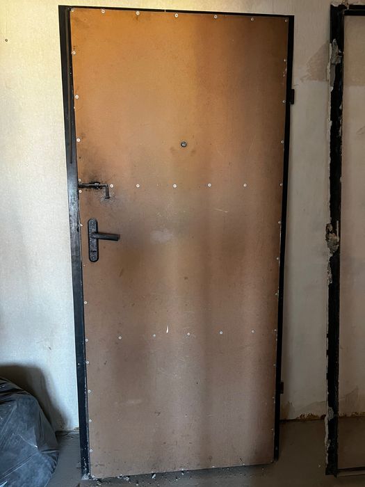 Металеві вхідні двері