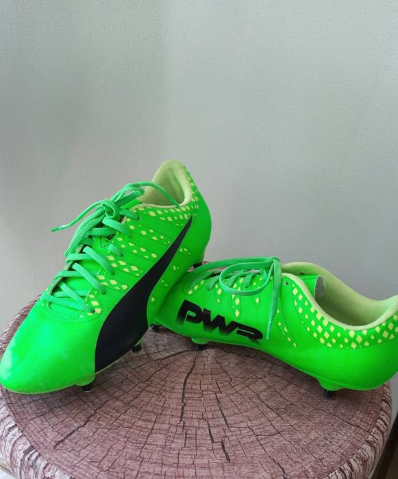 Футбольні бутці Puma
