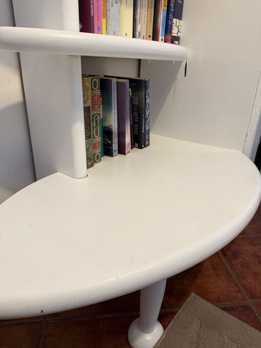 Móvel Vitrine c/ porta e prateleiras