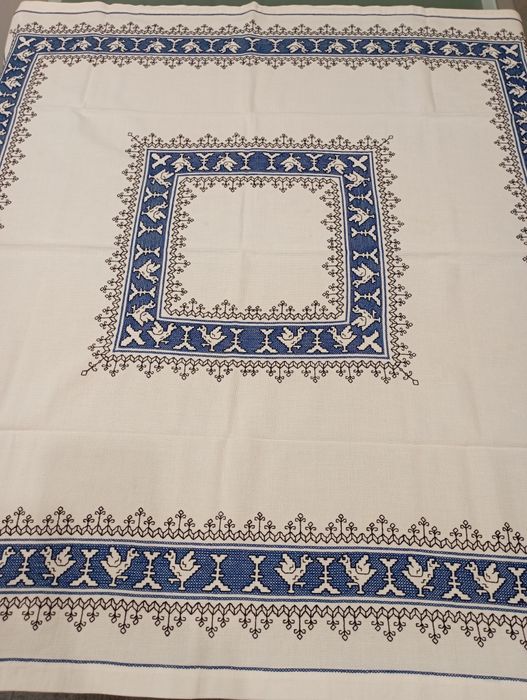 Toalha de mesa bordado à mão em ponto cruz