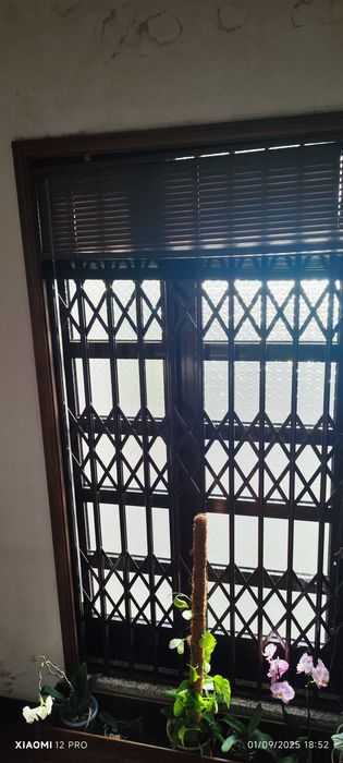 Janelas aluminio com grade ou estores, varios tamanhos, cor castanho