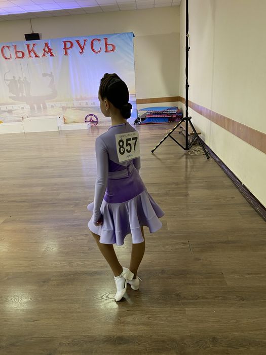 Бальні сукні Оренда