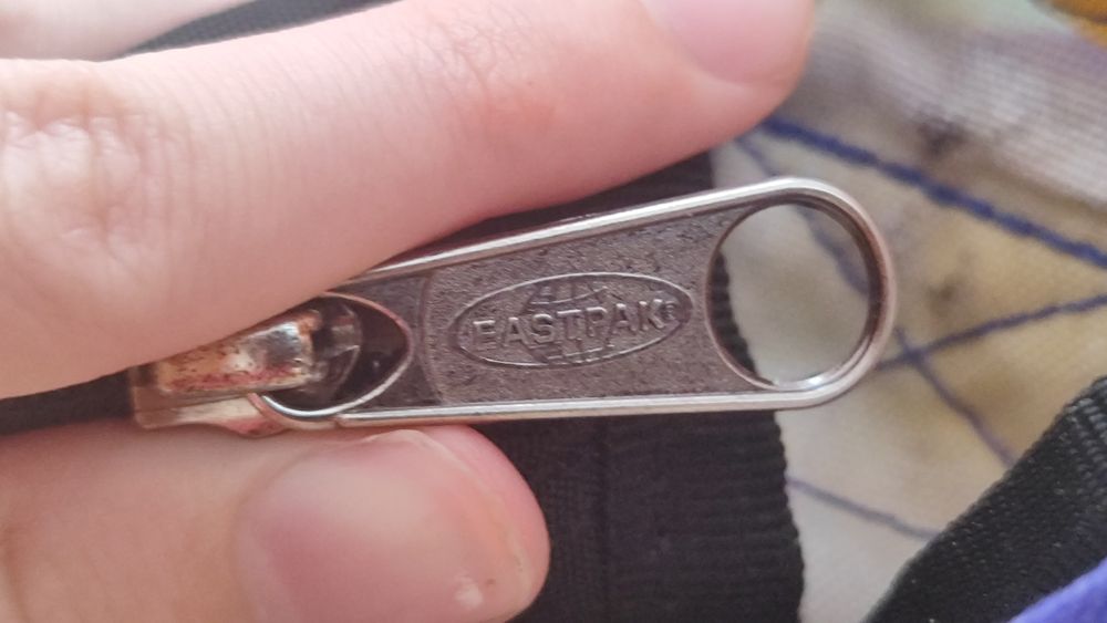 Сумка через плече Eastpak