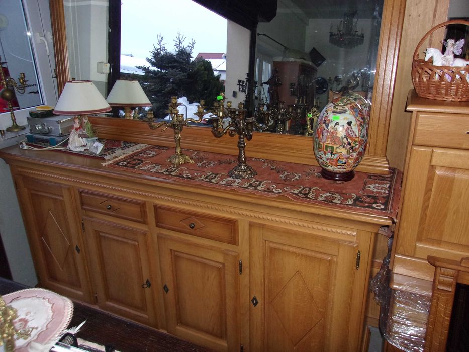 Komoda dębowa z lustrem.