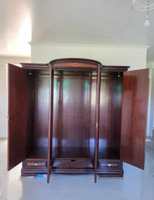 Guarda vestido em bom estado