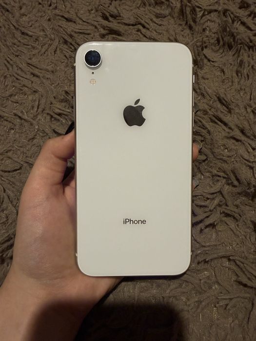 Б/у iphone XR в білому кольорі