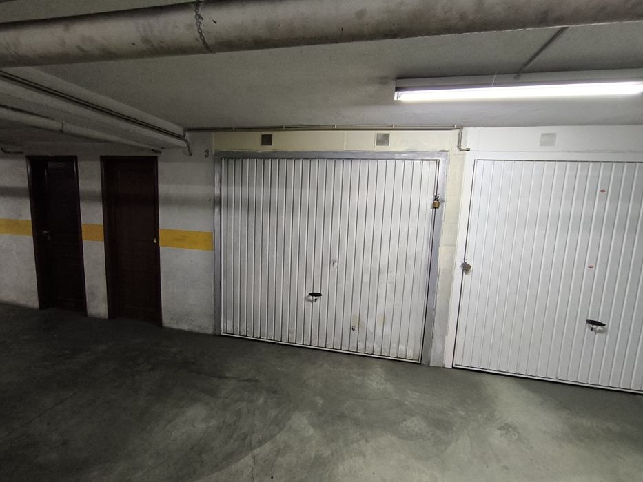 Garagem nº3 na avenida do Parque nº42A