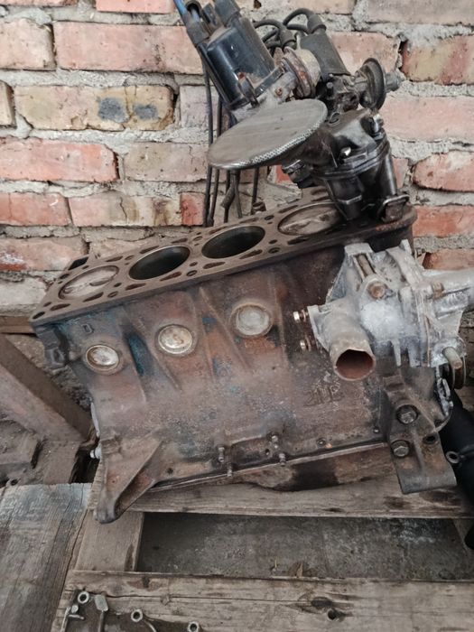 Двигун Ваз нива інжектор карб.