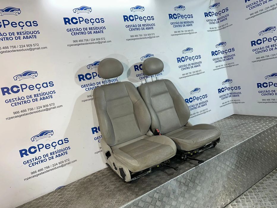 Conjunto Bancos Mercedes W203 Sedan Elétricos Pele Perfurada Original