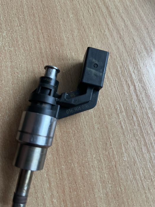 Продам форсунку на Golf 4 1.6 FSI