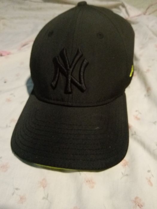 Boné marca newera  como novo