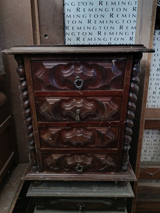 Lote de 17 Mesinhas de cabeceira para restauro.