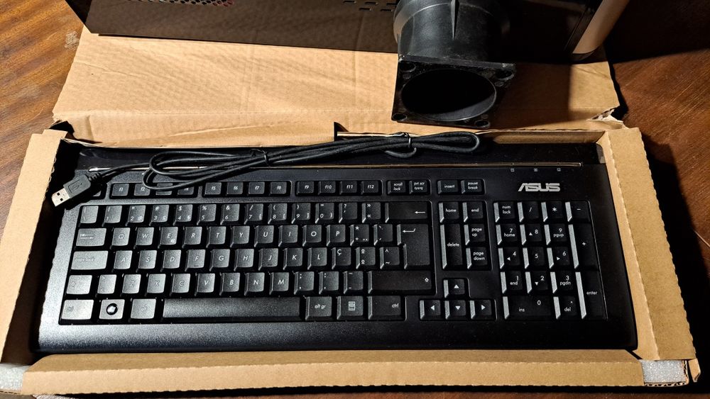 Desktop Tsunami + monitor + placa de video + teclado