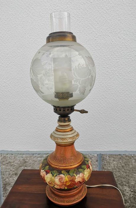 Candeeiro de mesa pintado a mão