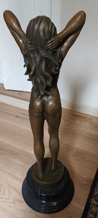 Rzeźba Kobiety z Brązu