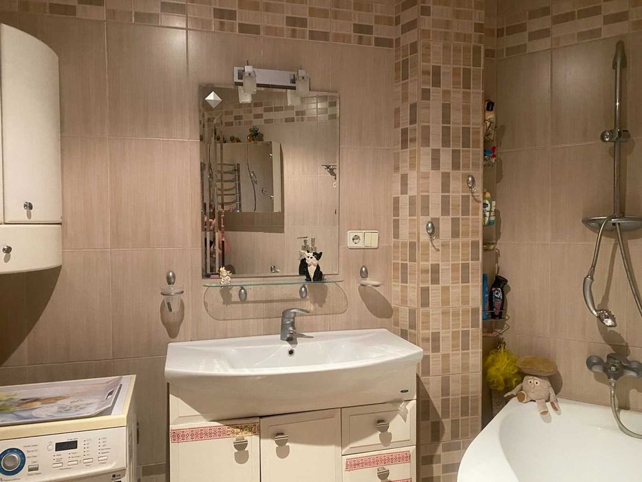 Продам 3к 107м пр- т Науки 62-А Бізнес Клас Ремонт Меблі Техника Цегла