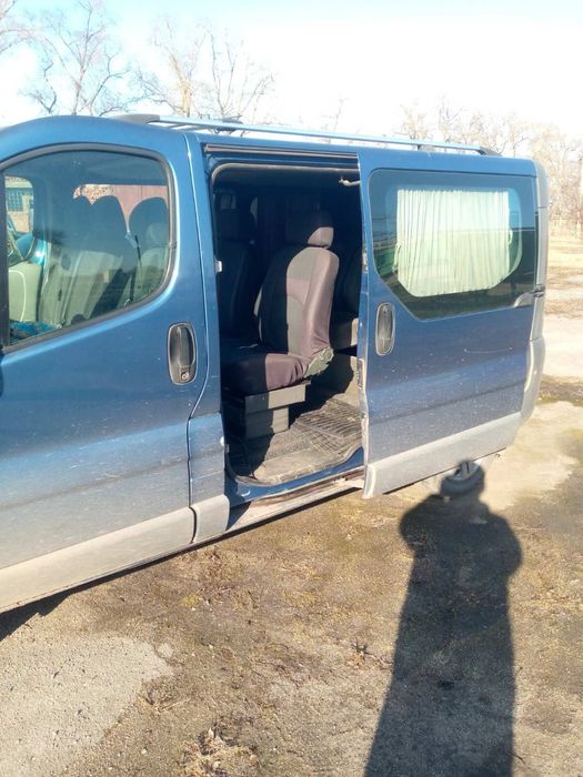 Opel Vivaro 1,9 кількість місць 9