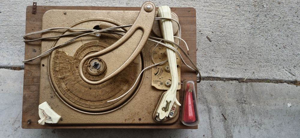 Vendo gira discos antigo