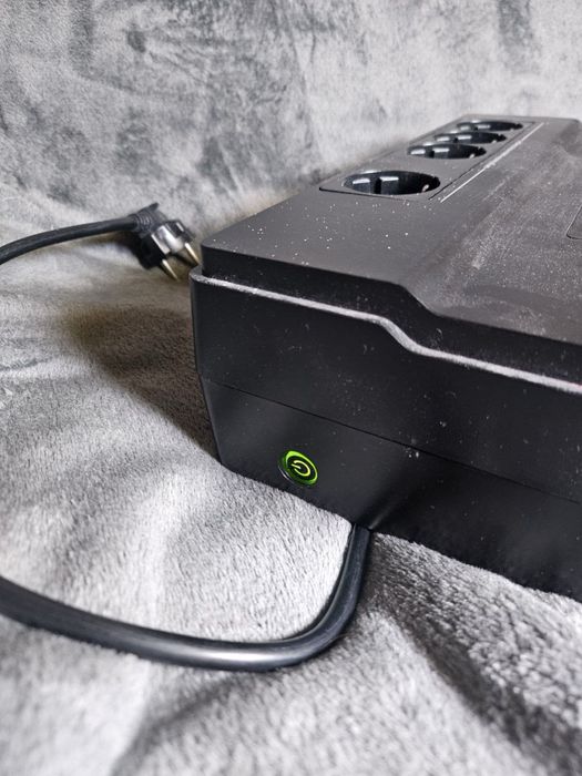 Безперебійник APC 650VA/375W