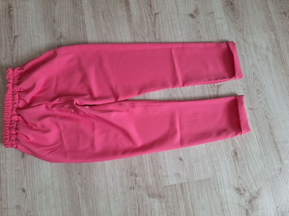 Rozowy garnitur damskie