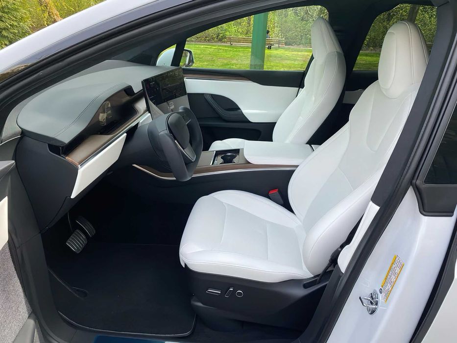Tesla Model X      2022