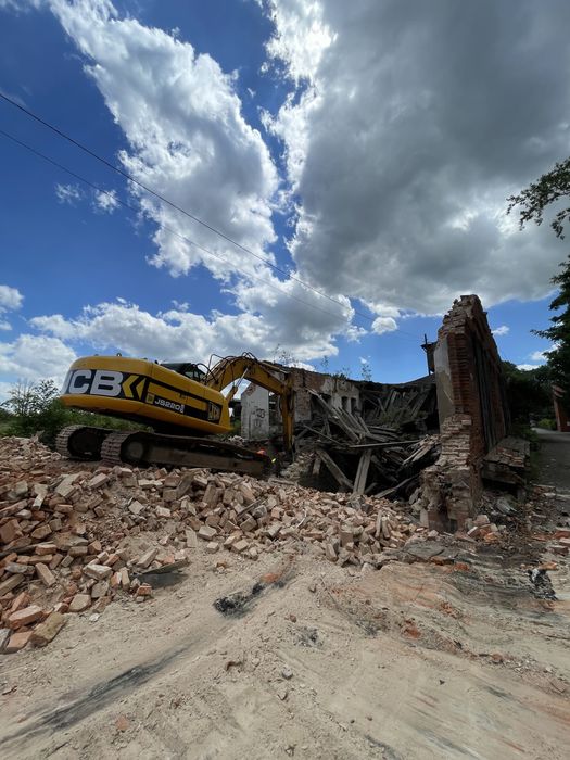 Firma rozbiórkowa CEG-MAT, rozbiórki budynków, odzysk, cegła, drewno