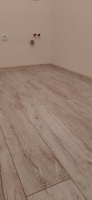 Ламинат 80гр. Обои 120, плинтус