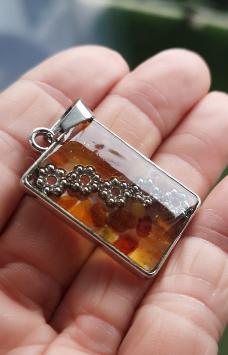 Piękna zawieszka. Bursztyn