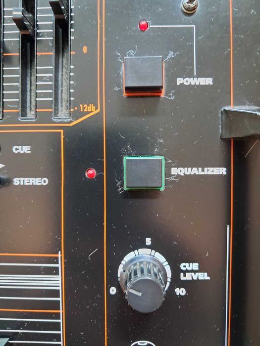 Mesa de mistura Dj analógica Monacor MPX 7500 com 4 canais