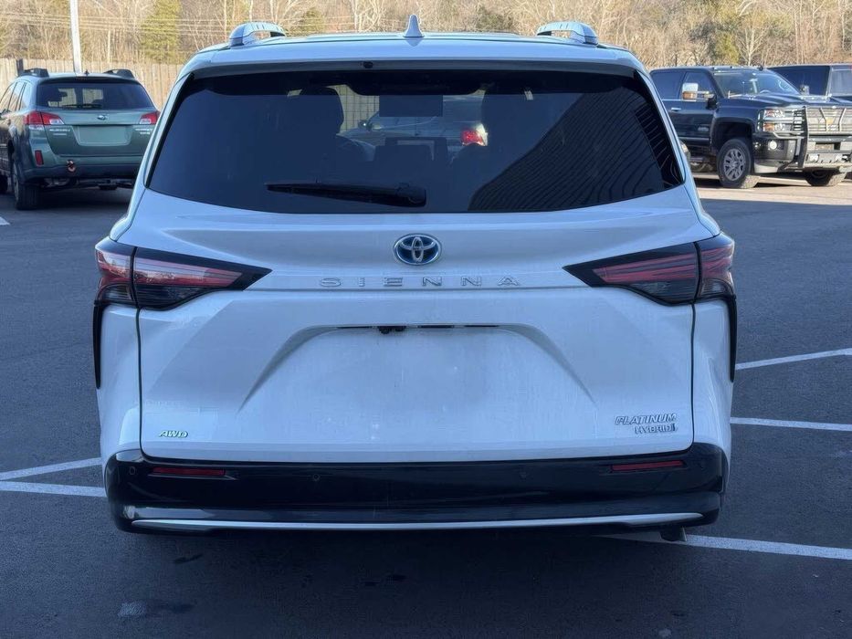 Toyota Sienna Platinum 7-Passenger      2023