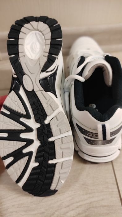 Кросівки BONA 43 розмір, білі