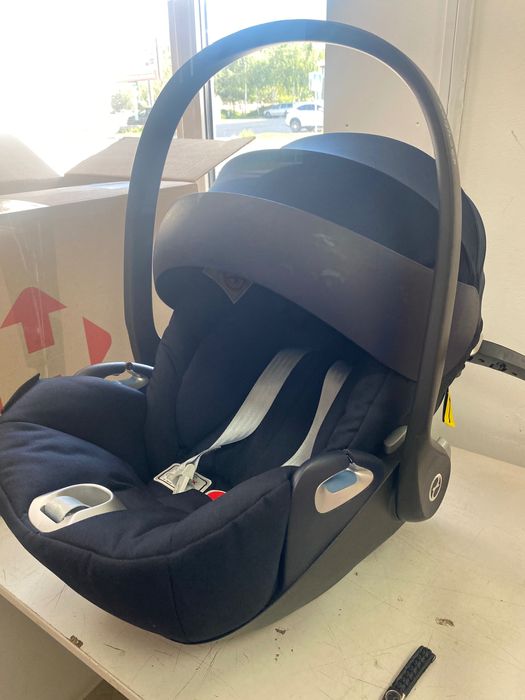Продам автокрісло Cybex від (0-13) кг +віддам адаптери.