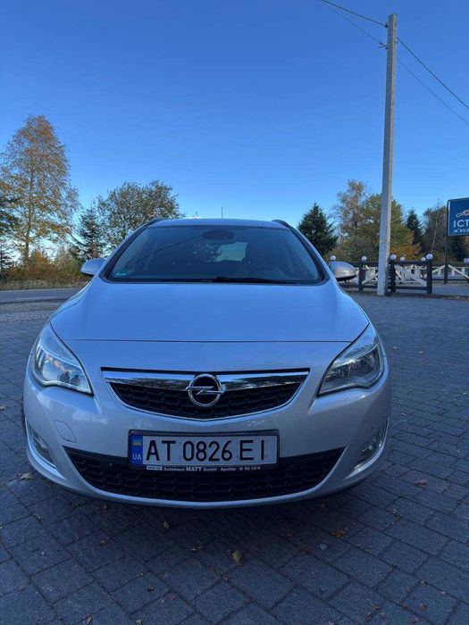 Продам Opel Astra J