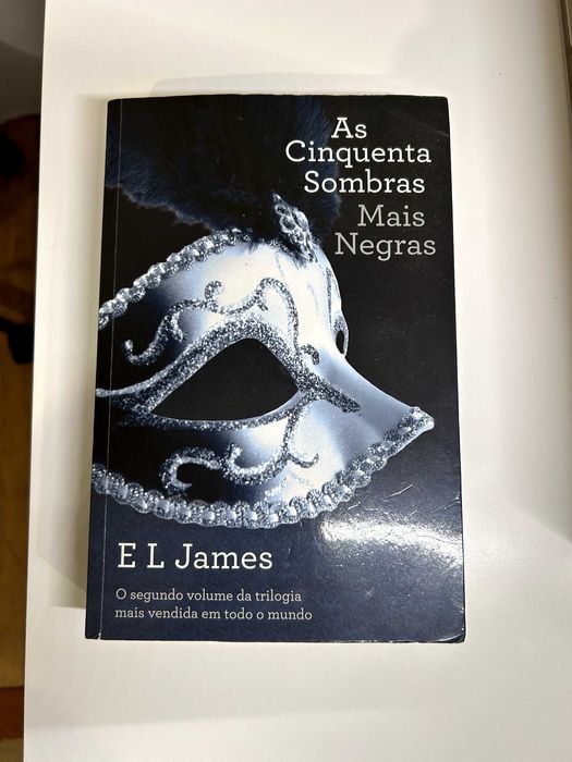 Livro "As Cinquenta Sombras Mais Negras" - E L James